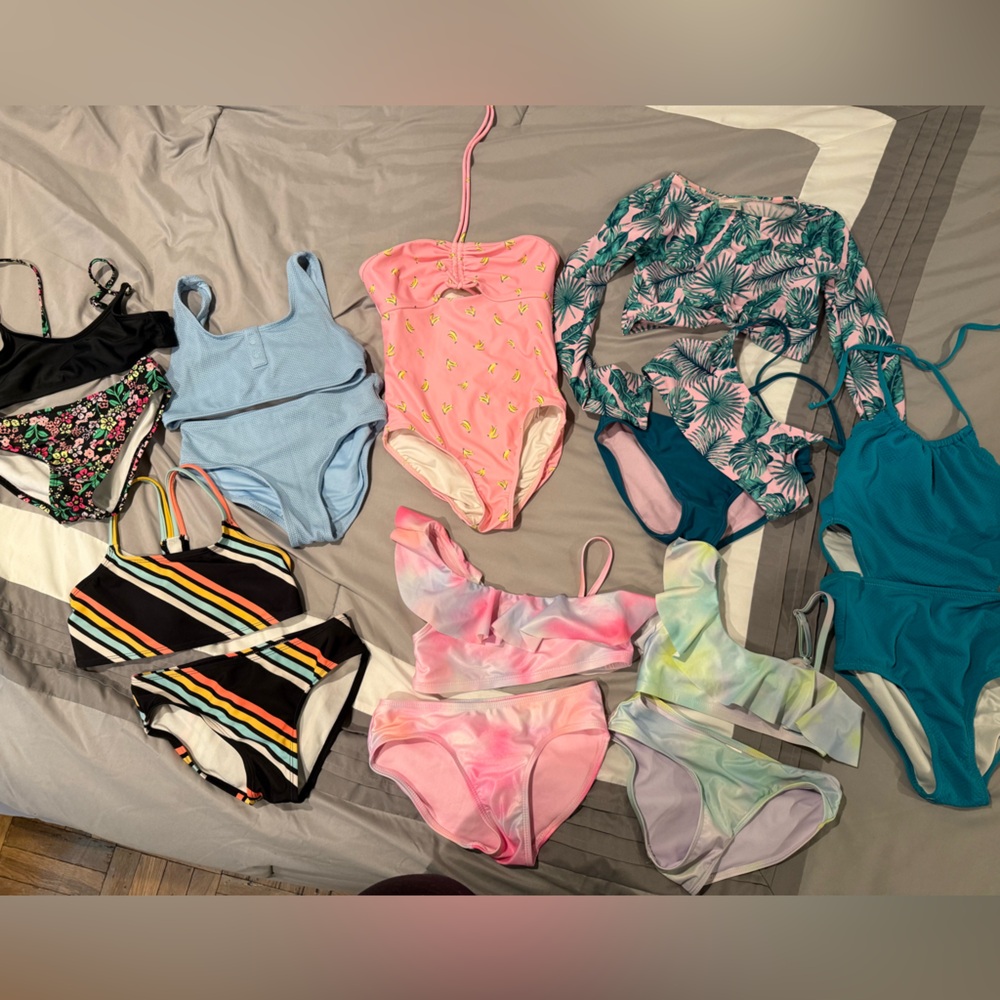 8 girls bathing suits. 💞👙Great shape. 3 have never been worn.